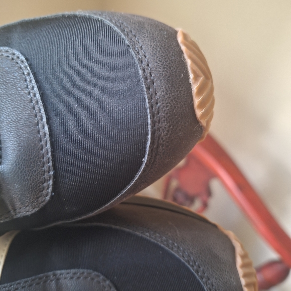 LOFT Black and White Sneakers Size 8 - Picture 3 of 7